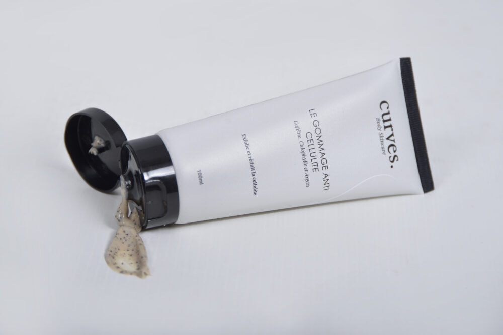 Gommage Anti-Cellulite au Café et Sel Marin – Raffermissant et Tonifiant