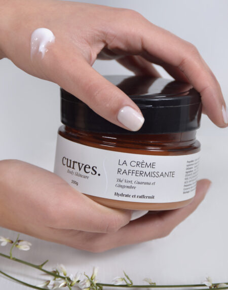 Crème raffermissante hydratante, enrichie en extraits naturels de thé vert, gingembre et guarana, pour tonifier et revitaliser la peau